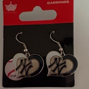 New York Yankees Heart Earrings